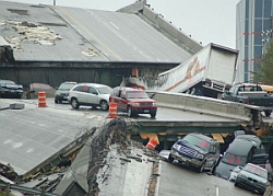 The I-35W bridge collapse, four days after its occurrence.